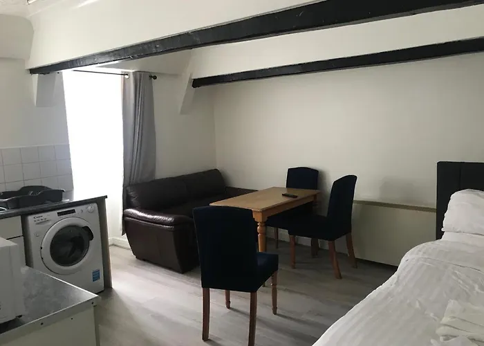 Entire One Bedroom Flat, 9