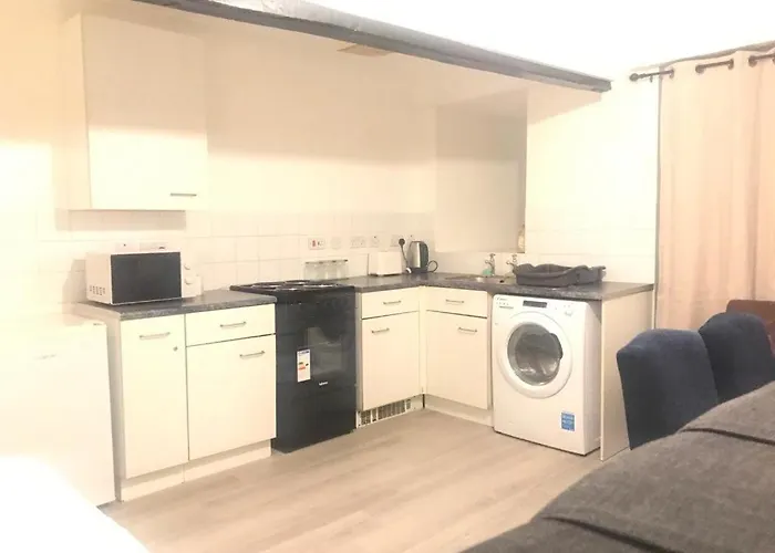 Entire One Bedroom Flat, 9