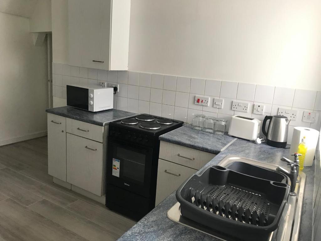 Apartment Entire One Bedroom Flat, 9