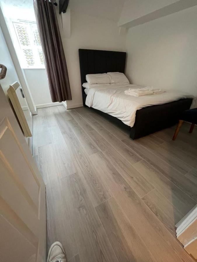 Entire One Bedroom Flat, 9 Apartment *