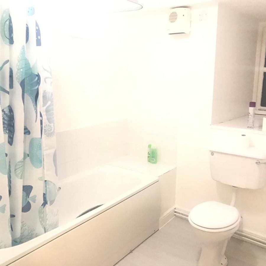 Entire One Bedroom Flat, 9 Apartment
