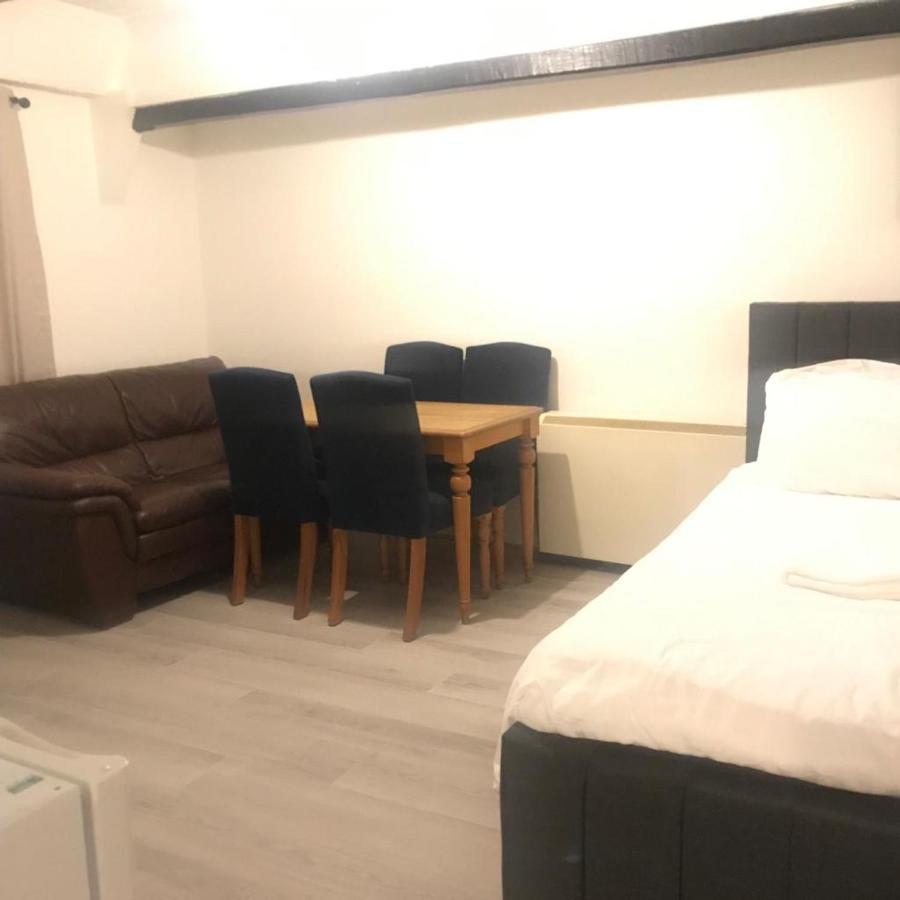 Entire One Bedroom Flat, 9