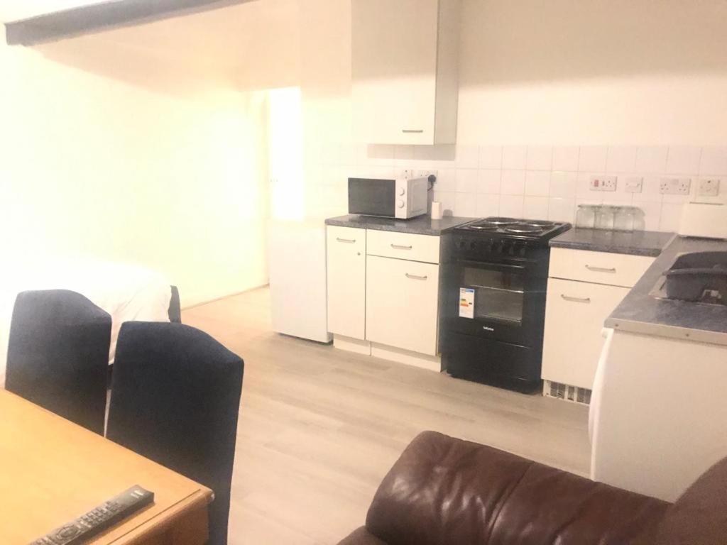 Entire One Bedroom Flat, 9 Apartment