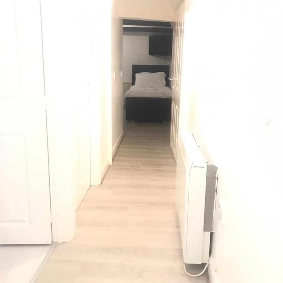Entire One Bedroom Flat, 9 Apartment *